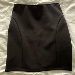 Fitted skirt (above the knee)